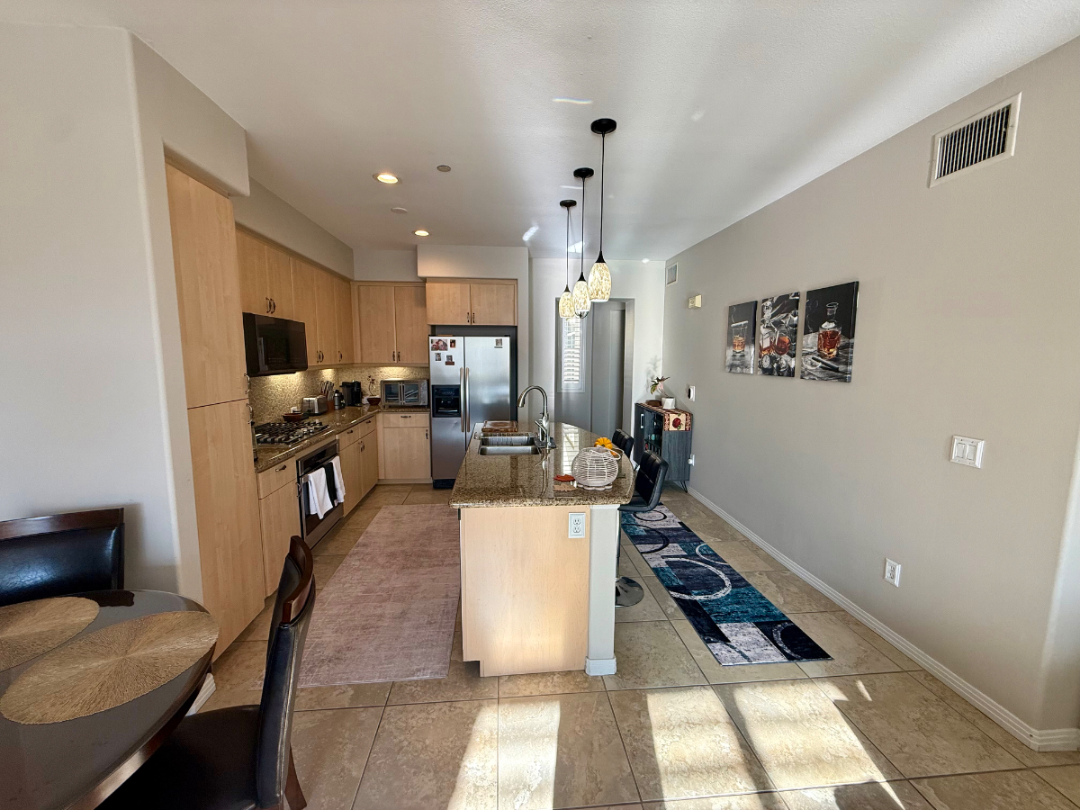 Mission Valley Private Room w/ Bath, Parking, Pool + Gym - Photo 4