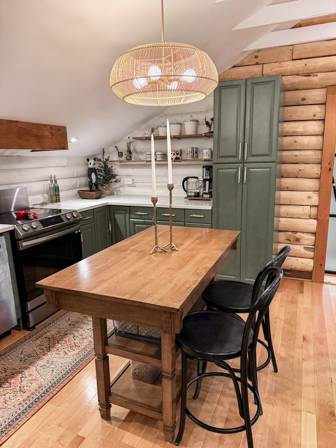 Whimsical Upgraded Mountain Log Cabin Retreat Near Mount Snow (2 BEDROOM / 1 BATH) - Spectacular Vie - Photo 11