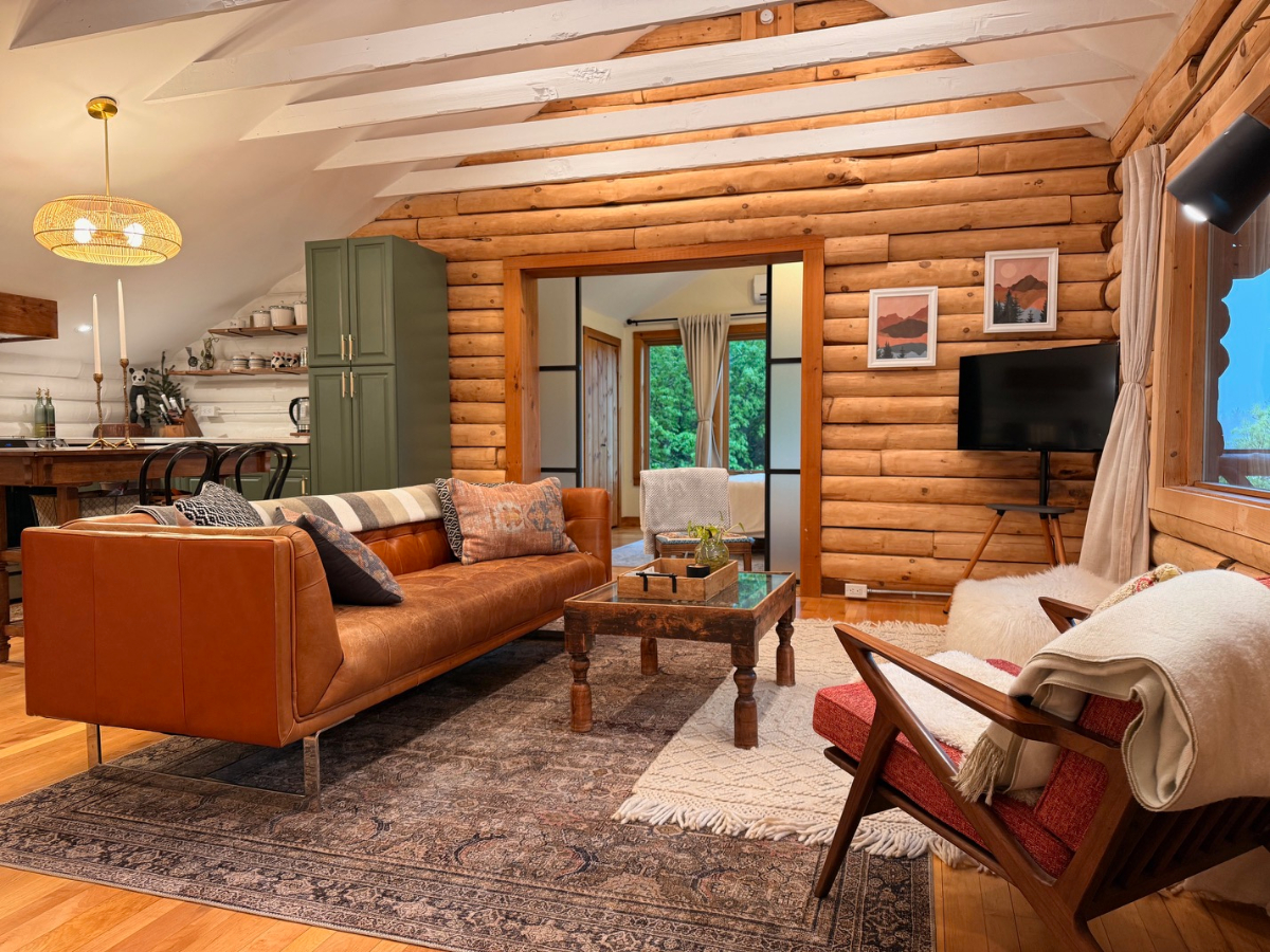 Whimsical Upgraded Mountain Log Cabin Retreat Near Mount Snow (2 BEDROOM / 1 BATH) - Spectacular Vie - Photo 6