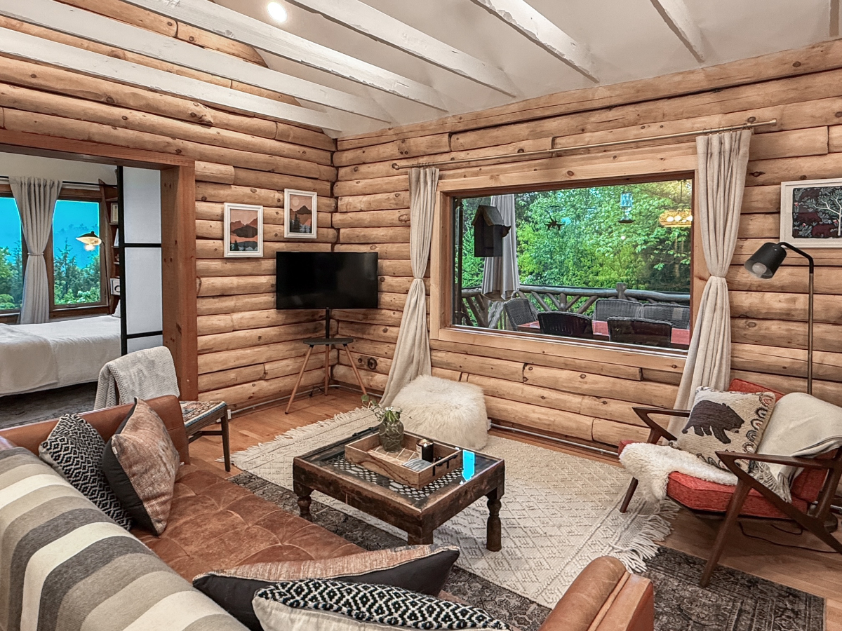 Whimsical Upgraded Mountain Log Cabin Retreat Near Mount Snow (2 BEDROOM / 1 BATH) - Spectacular Vie - Photo 7