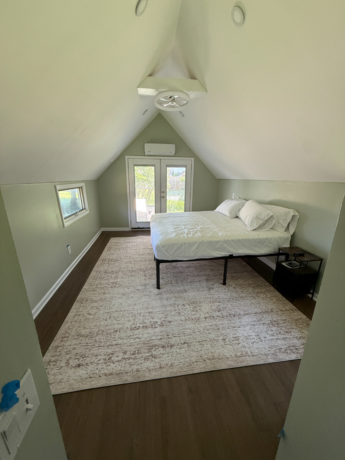 Newly renovated 1bd/1bth on the coast of Lake Ontario - Photo 4