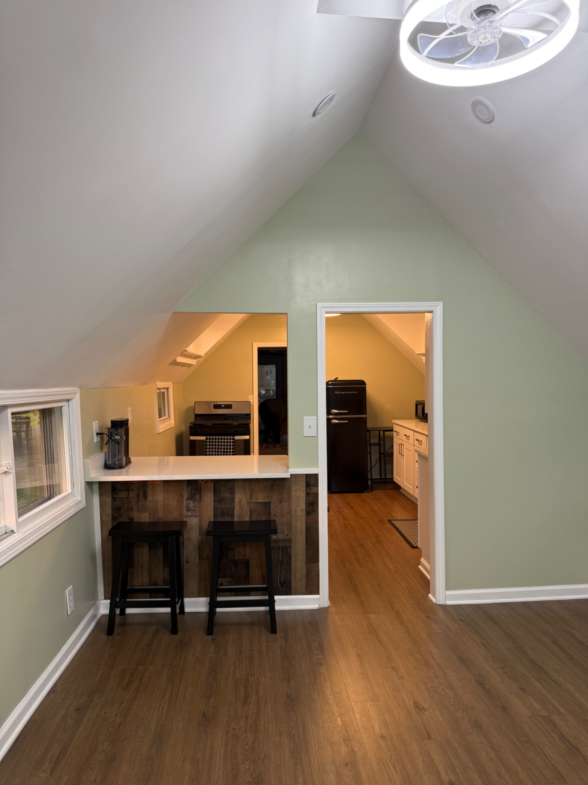 Newly renovated 1bd/1bth on the coast of Lake Ontario - Photo 6