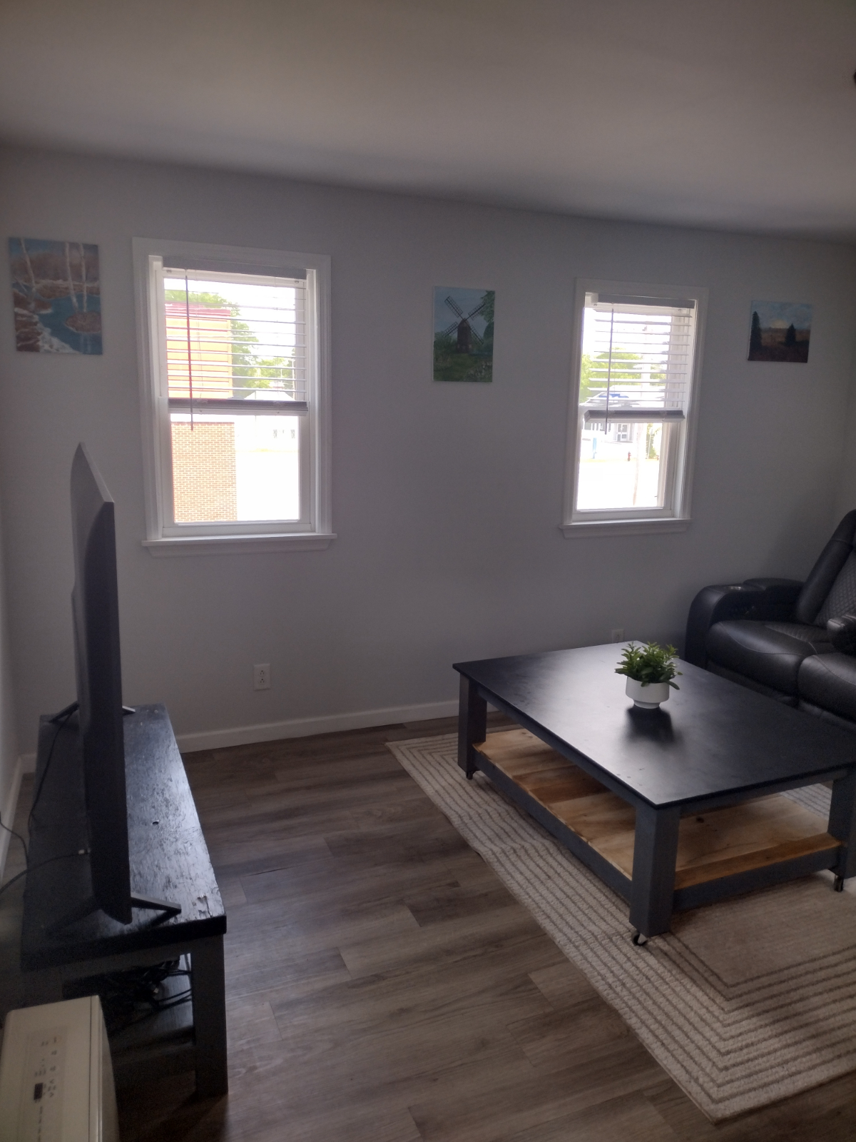 Modern, Updated & Comfortable - Photo 2