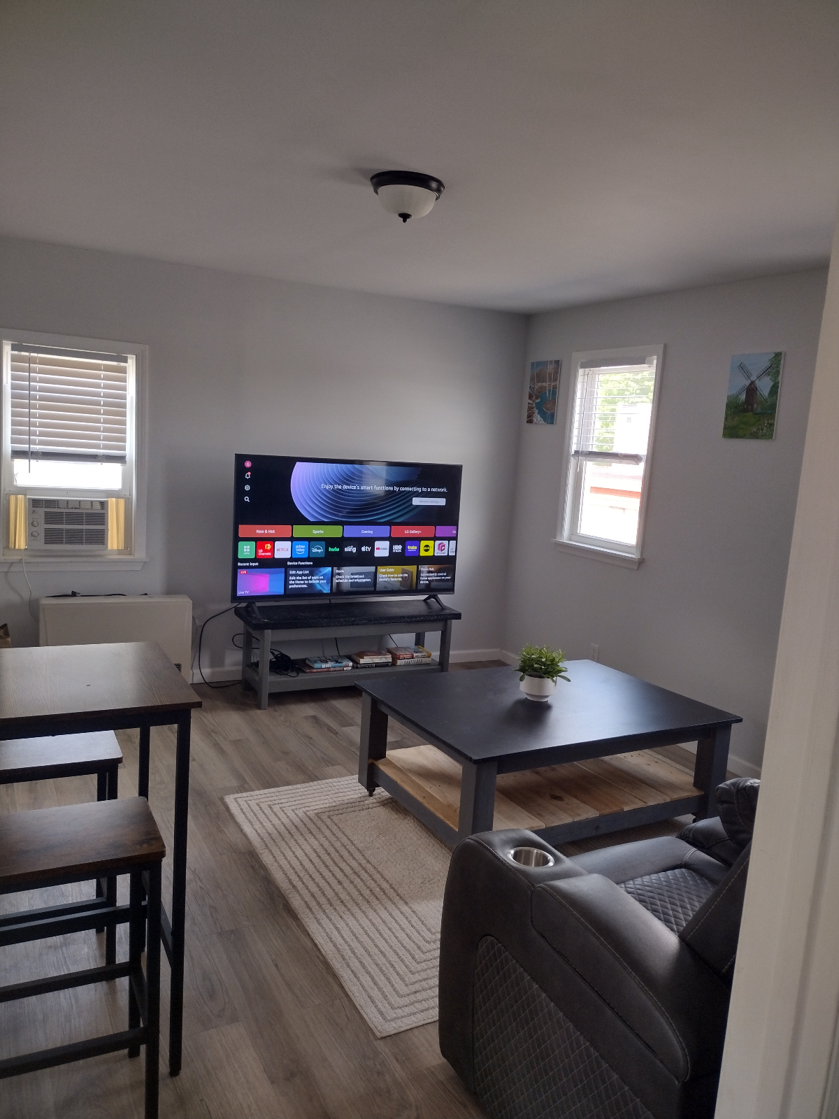 Modern, Updated & Comfortable - Photo 3