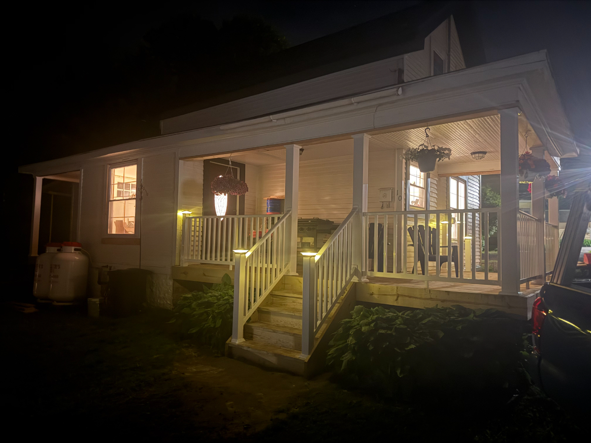 A Charming 3 Bedroom 2 Bathroom Home - Photo 1