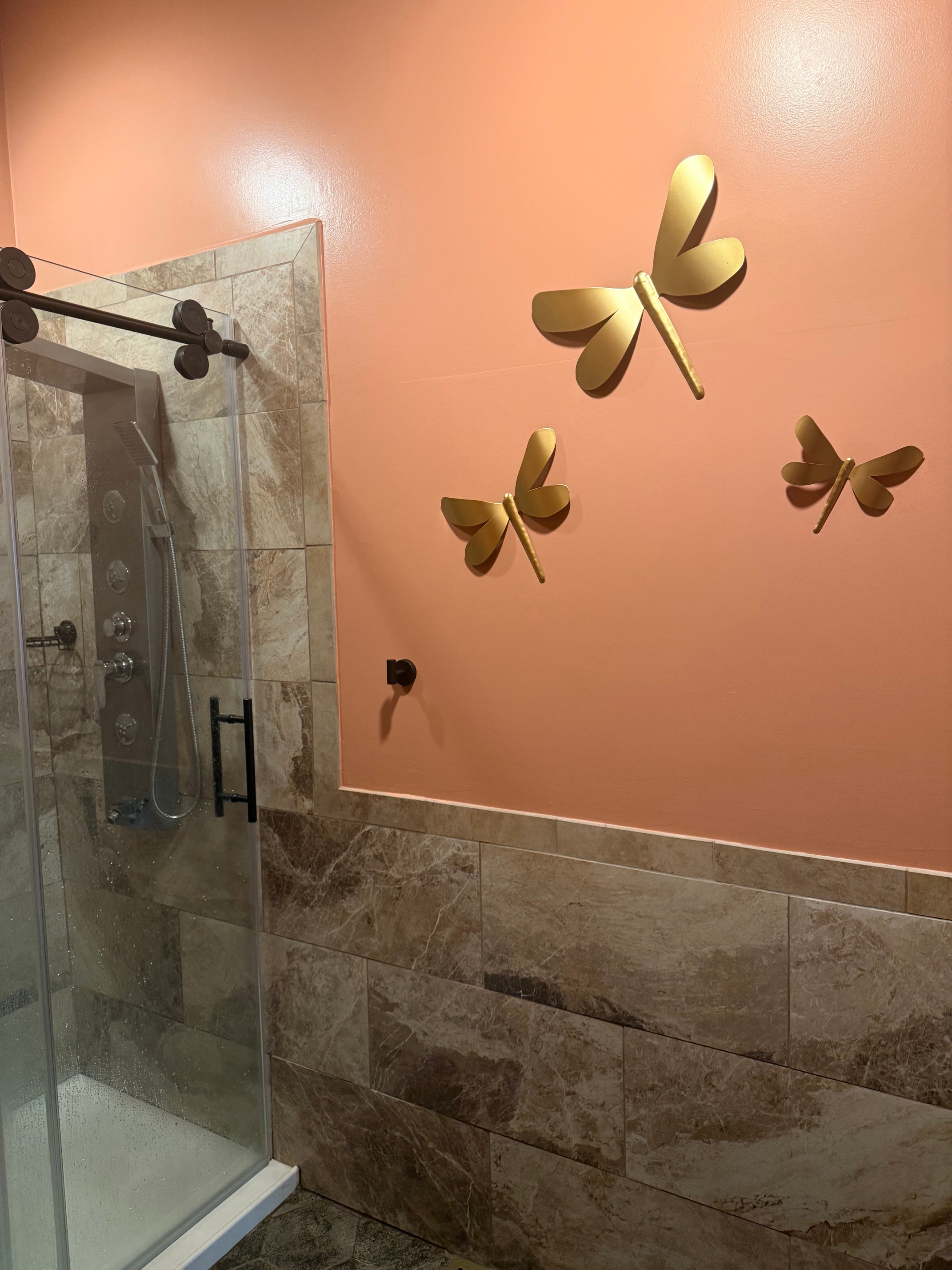 A Charming 3 Bedroom 2 Bathroom Home - Photo 11