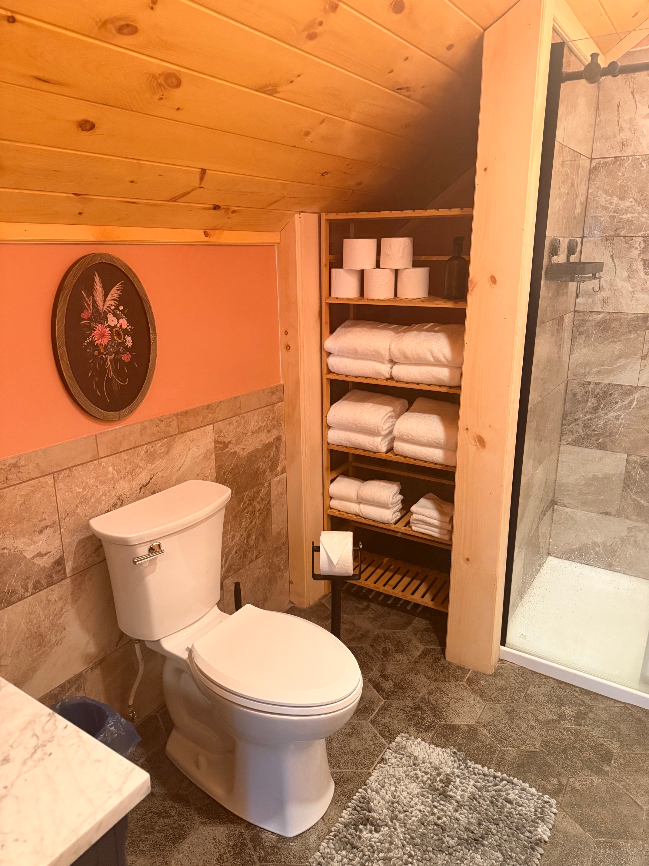 A Charming 3 Bedroom 2 Bathroom Home - Photo 9