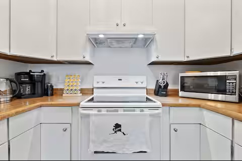 Bright Home Near Airport, Trails and More! - Photo 7