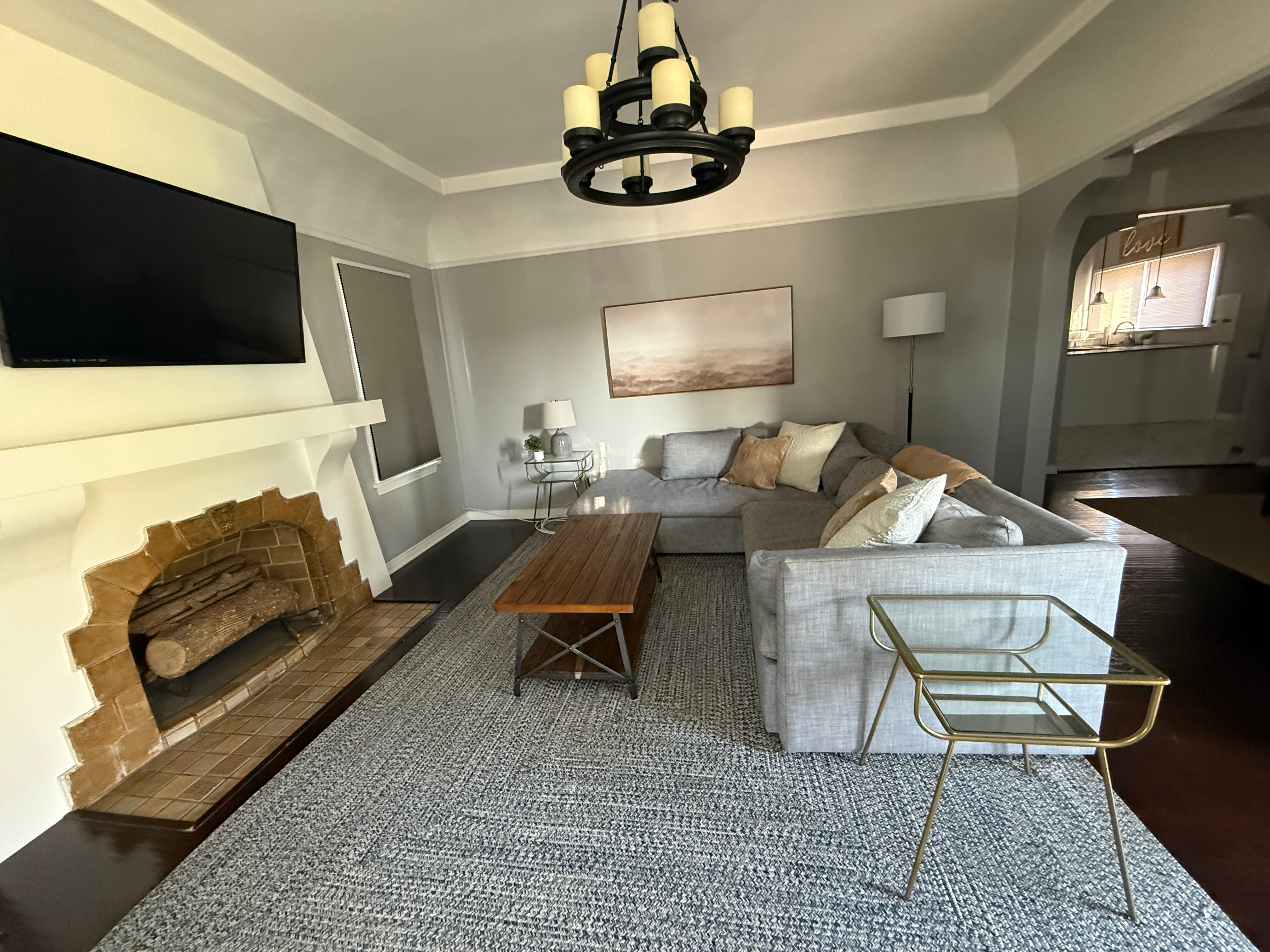 Move-In Ready Studio with Full Kitchen, Private Patio & All Utilities Included | Prime Location - Photo 2