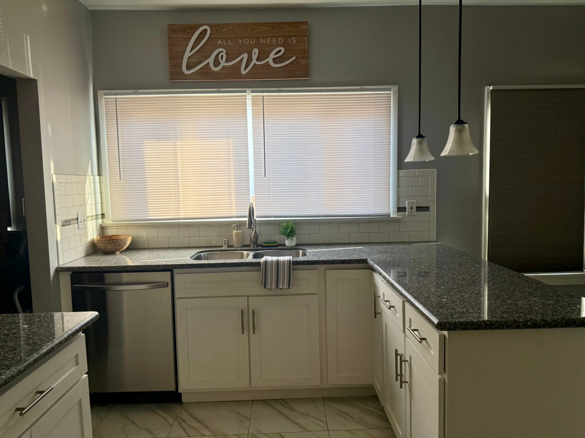 Move-In Ready Studio with Full Kitchen, Private Patio & All Utilities Included | Prime Location - Photo 6