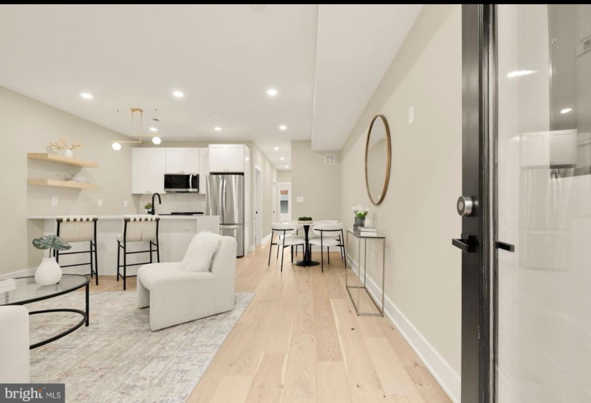 Stunning 2-bedroom, 1.5-bathroom unit NE, DC - Photo 3