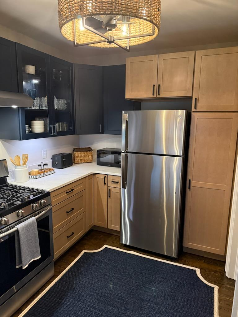 Thoughtfully Furnished 2BR Home with Modern Kitchen, Screened Porch & Utilities Included - Photo 8