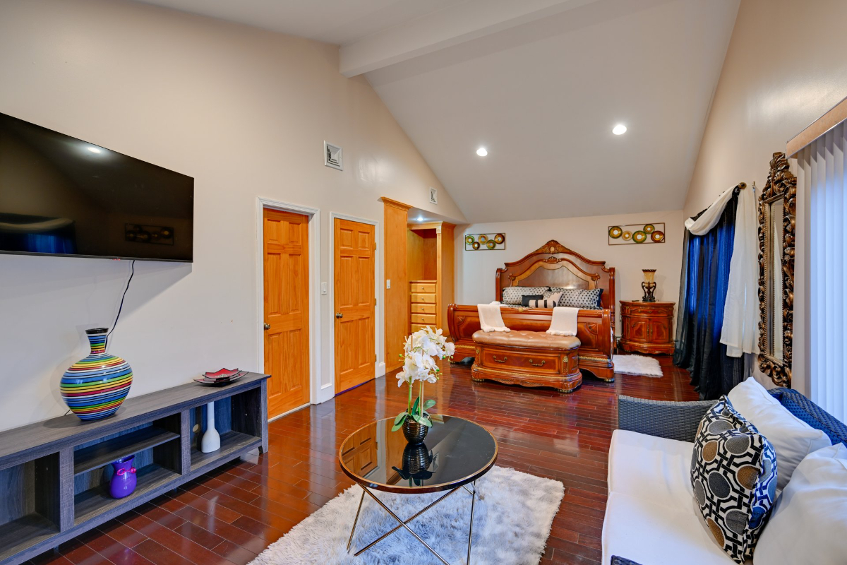 Sun-Drenched Luxury Top-Floor Haven | 2 Bed, 1 Bath near NYC & Beaches - Photo 6