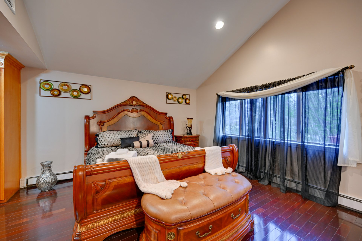 Sun-Drenched Luxury Top-Floor Haven | 2 Bed, 1 Bath near NYC & Beaches - Photo 8