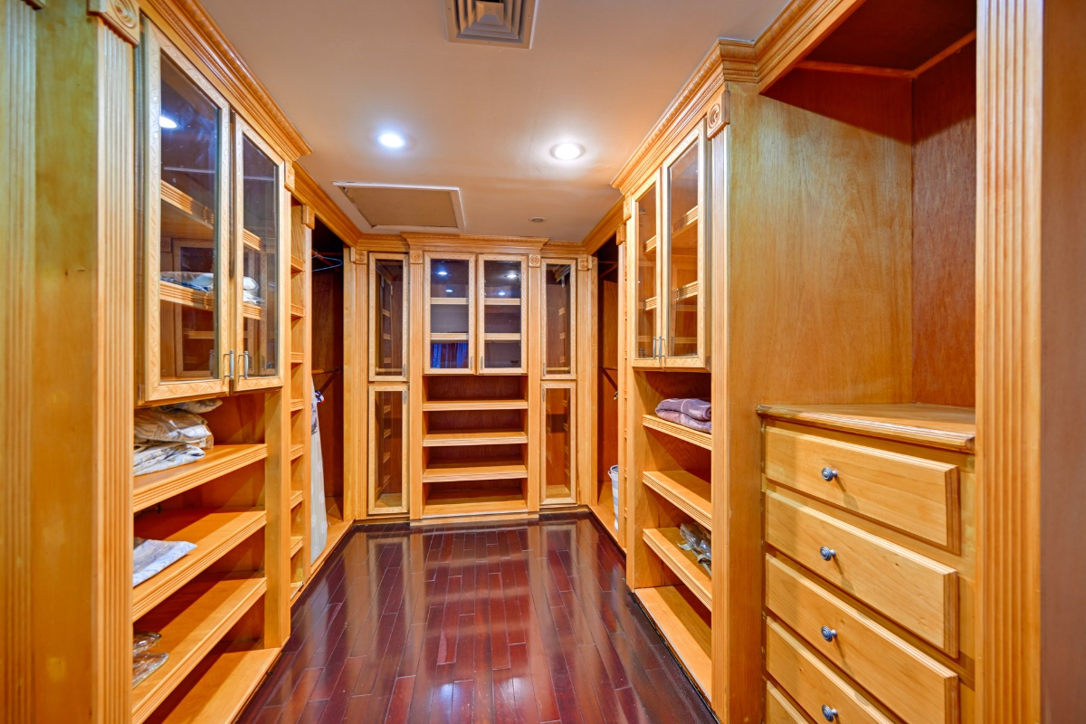 Sun-Drenched Luxury Top-Floor Haven | 2 Bed, 1 Bath near NYC & Beaches - Photo 9