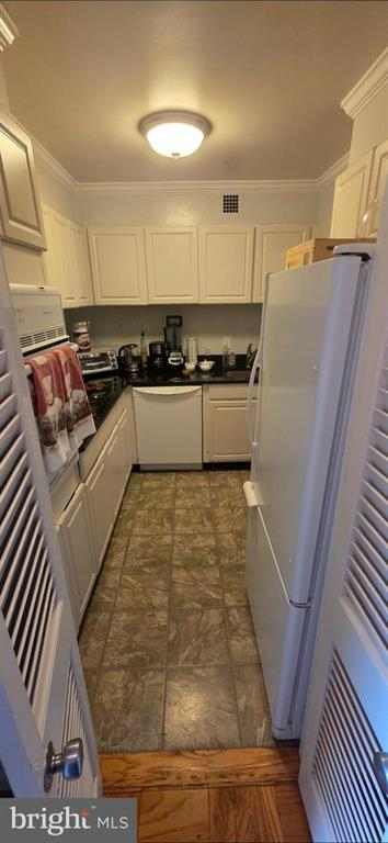 Cozy Unit near the Metro and river/The Wharf/Waterfront - Photo 4