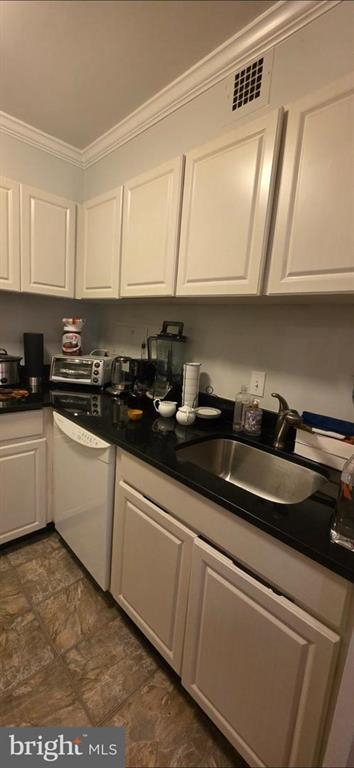 Cozy Unit near the Metro and river/The Wharf/Waterfront - Photo 8