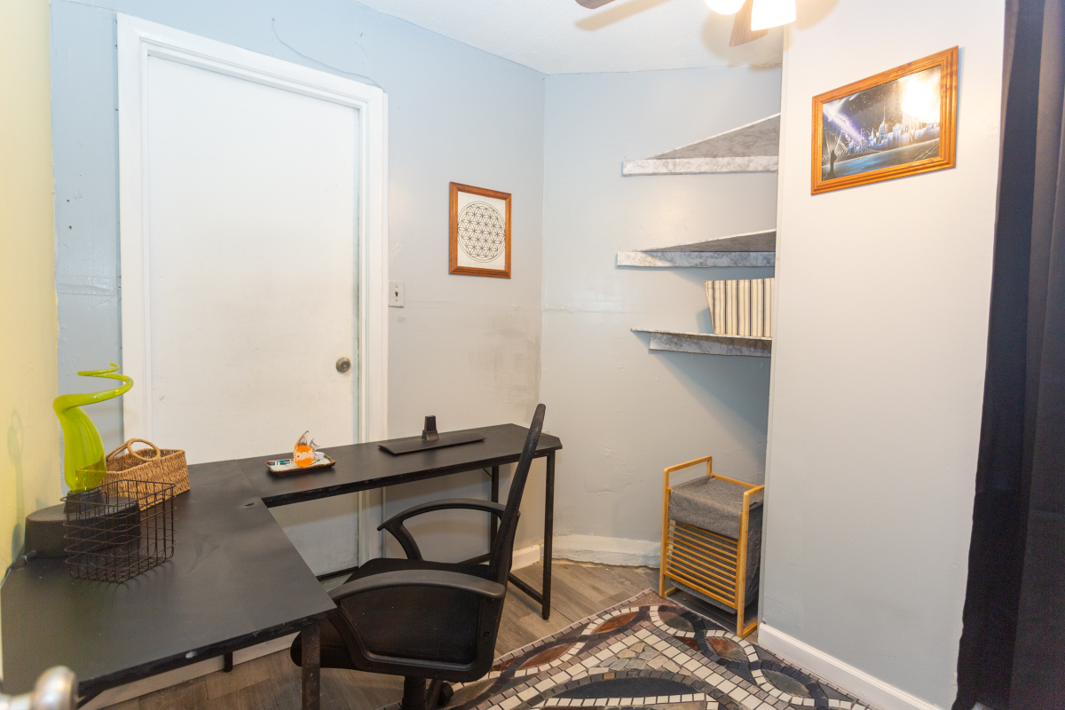 Welcome to Your Cozy Retreat on a Quiet Cul-de-Sac - Photo 3