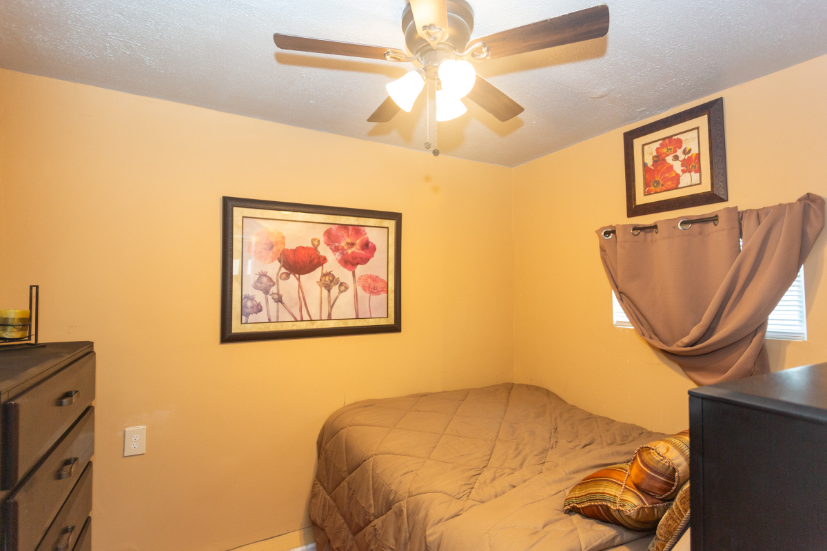 Welcome to Your Cozy Retreat on a Quiet Cul-de-Sac - Photo 2