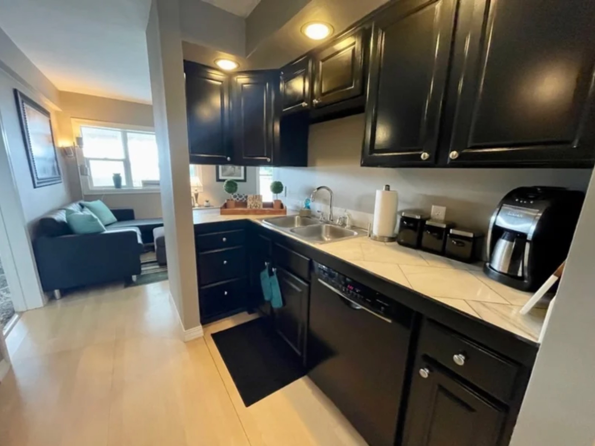 Modern Lakefornt (3BR+Loft) Retreat with Fire Pit - Photo 4