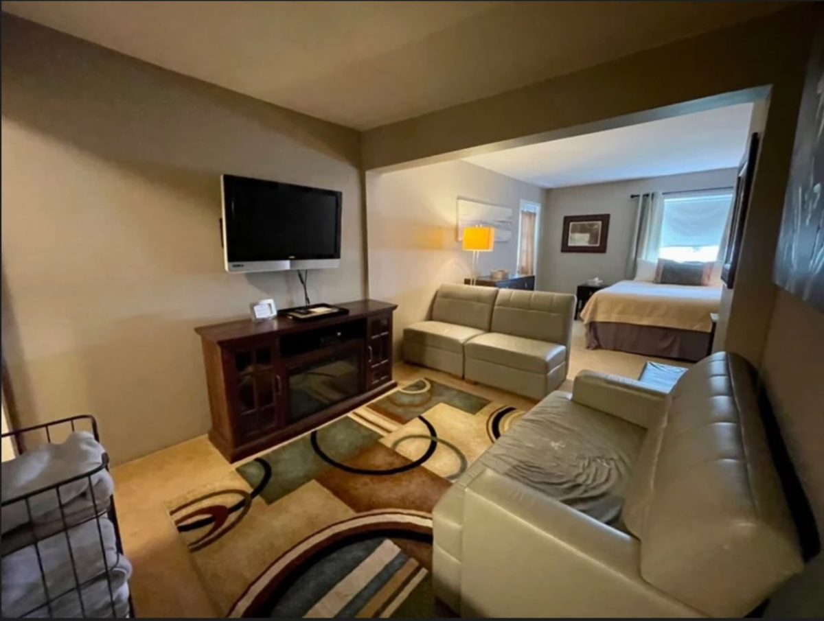 Modern Lakefornt (3BR+Loft) Retreat with Fire Pit - Photo 8