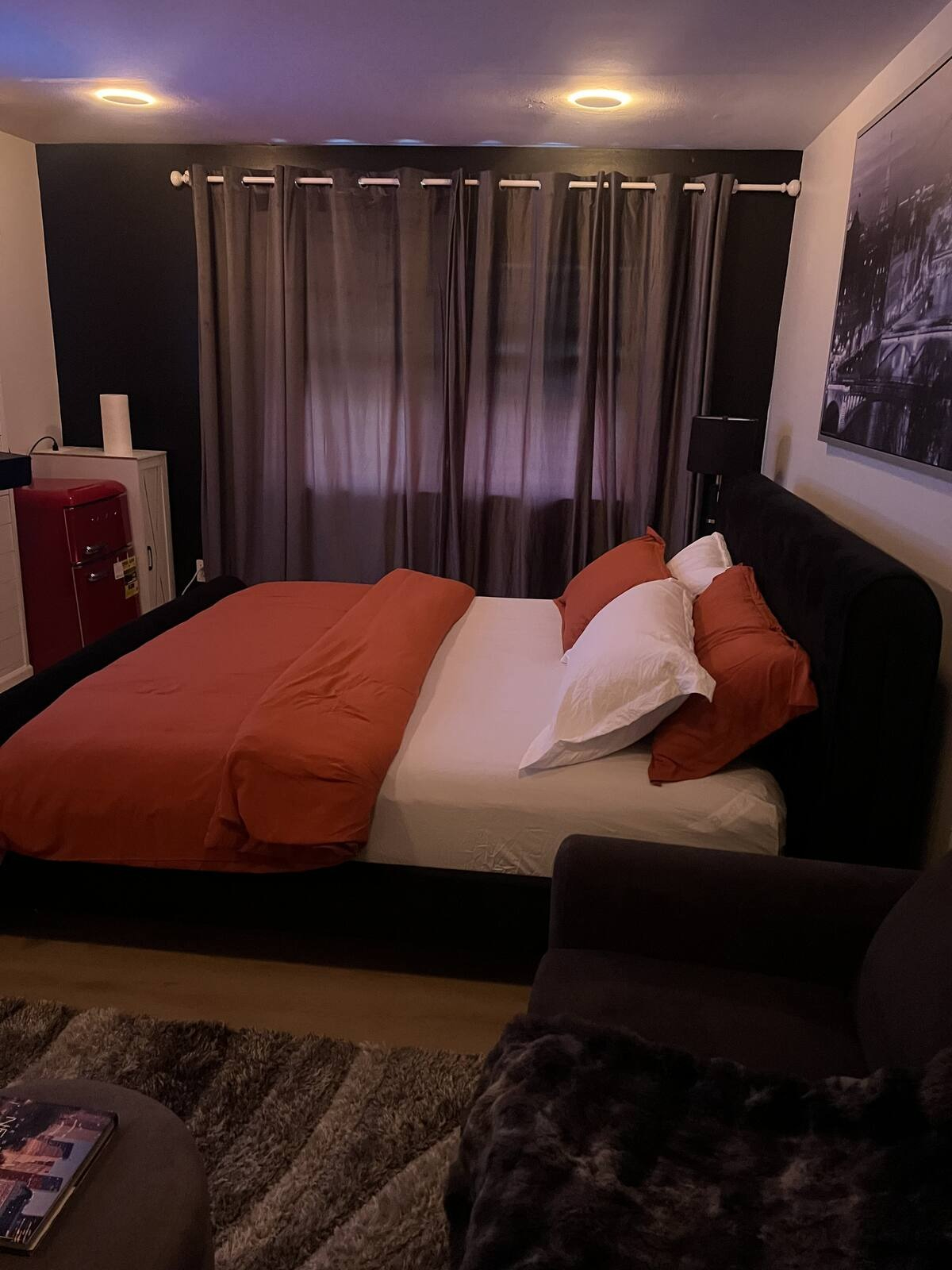 Furnished Master Bedroom Available in a Shared Brooklyn Home. Utilities Included - Photo 7