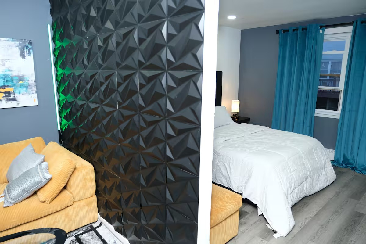 Furnished Master Bedroom Available in a Shared Brooklyn Home. Utilities Included - Photo 1