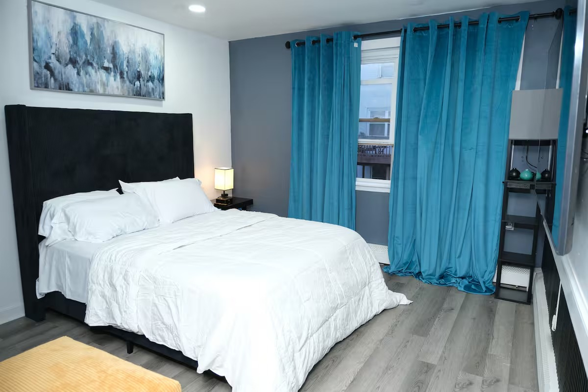 Furnished Master Bedroom Available in a Shared Brooklyn Home. Utilities Included - Photo 2