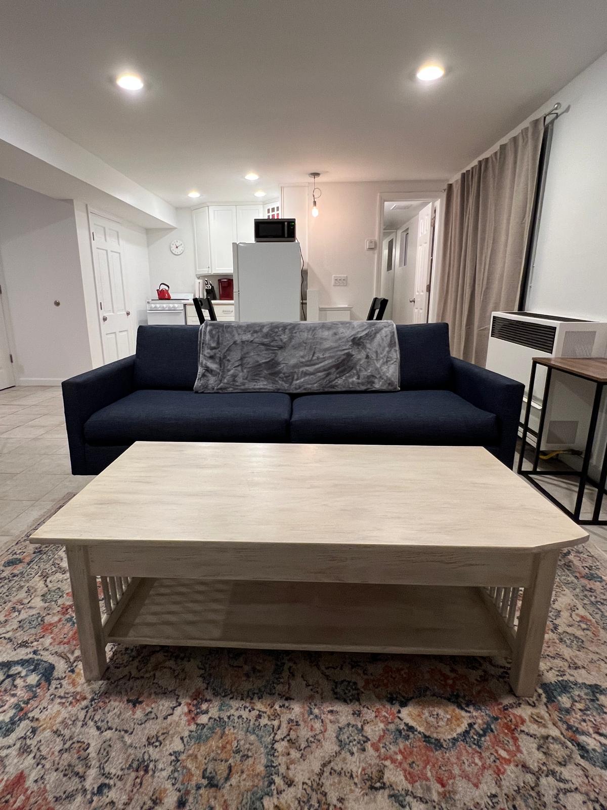 10 Minute drive to hospitals! Large Studio / 1 Bedroom Open Concept in West Islip, NY - All-Inclusiv - Photo 3