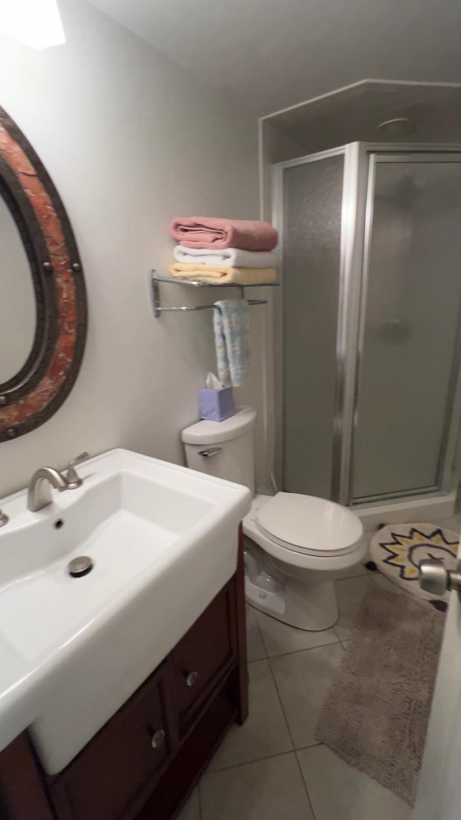10 Minute drive to hospitals! Large Studio / 1 Bedroom Open Concept in West Islip, NY - All-Inclusiv - Photo 11