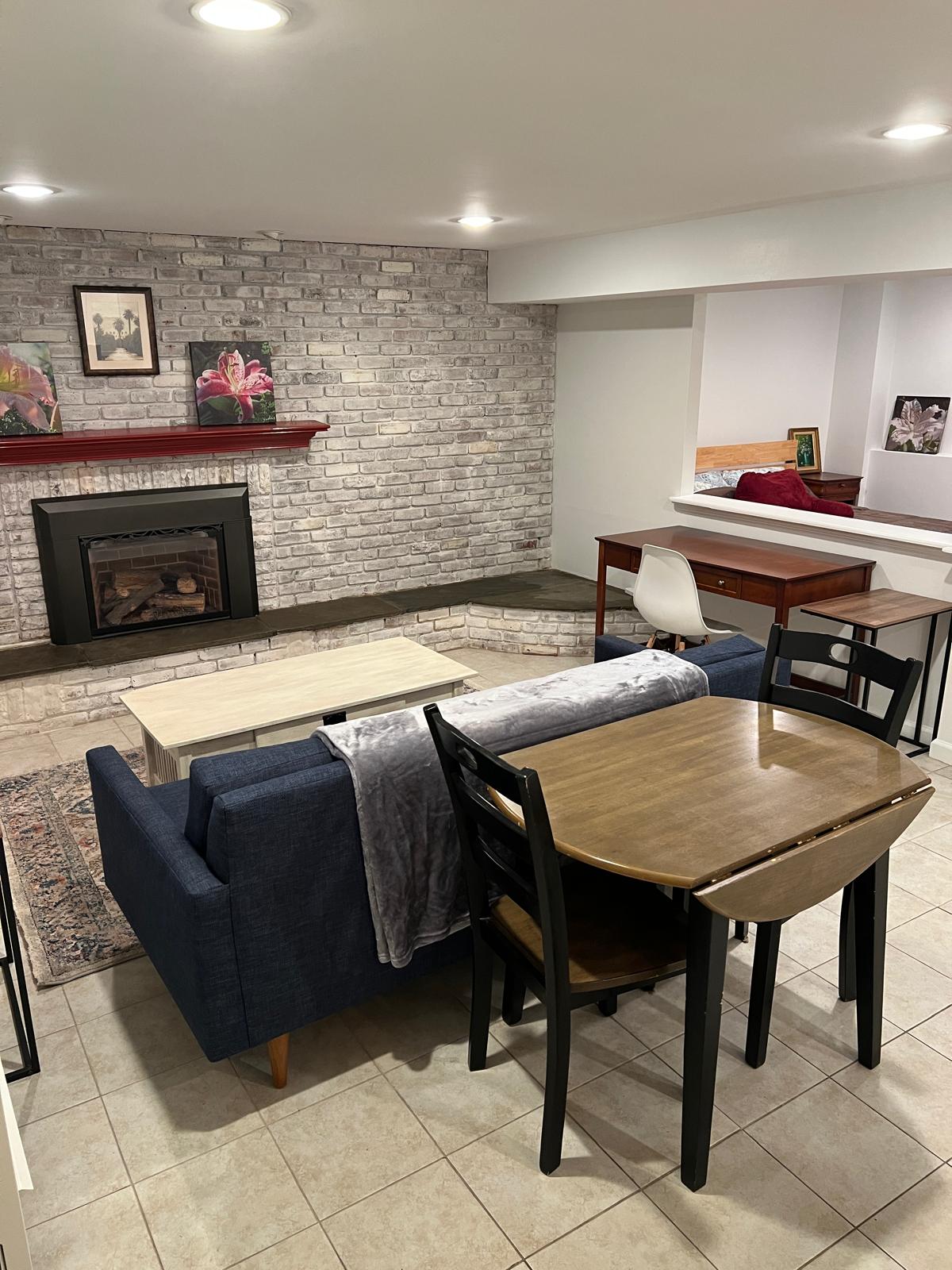 10 Minute drive to hospitals! Large Studio / 1 Bedroom Open Concept in West Islip, NY - All-Inclusiv - Photo 2