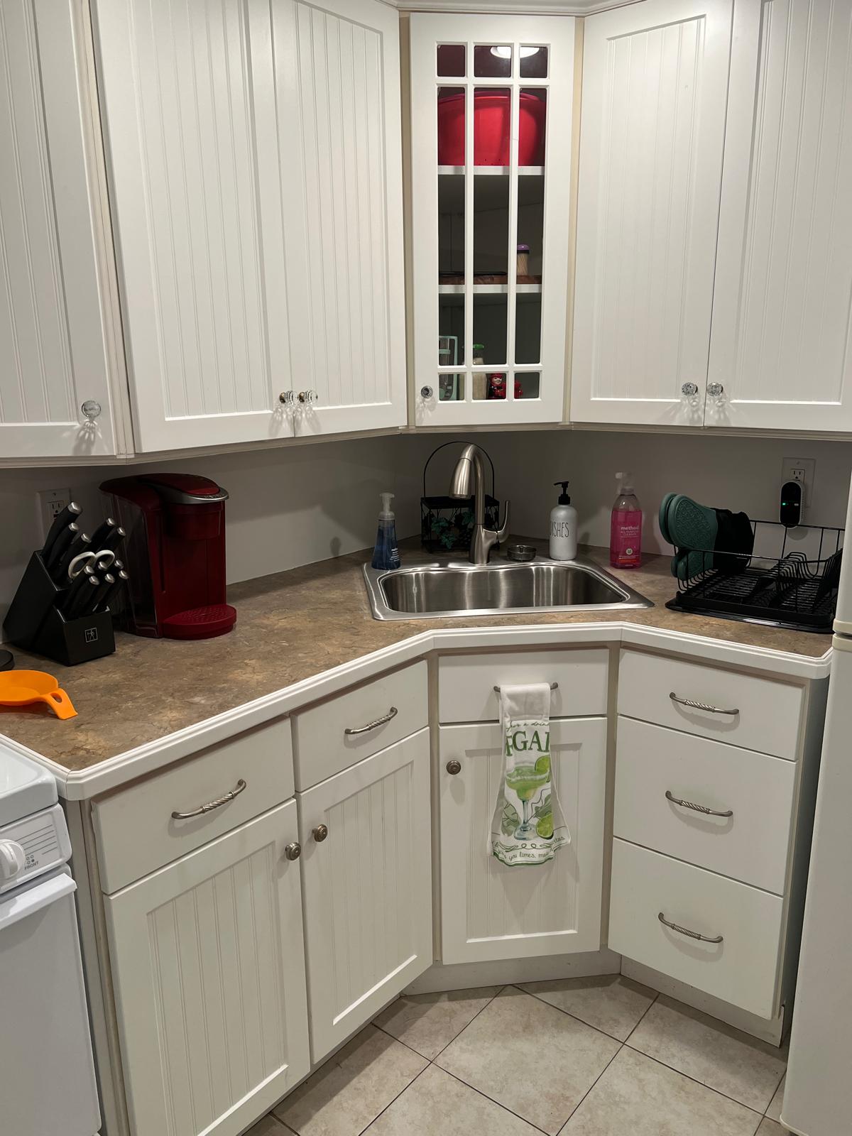10 Minute drive to hospitals! Large Studio / 1 Bedroom Open Concept in West Islip, NY - All-Inclusiv - Photo 9