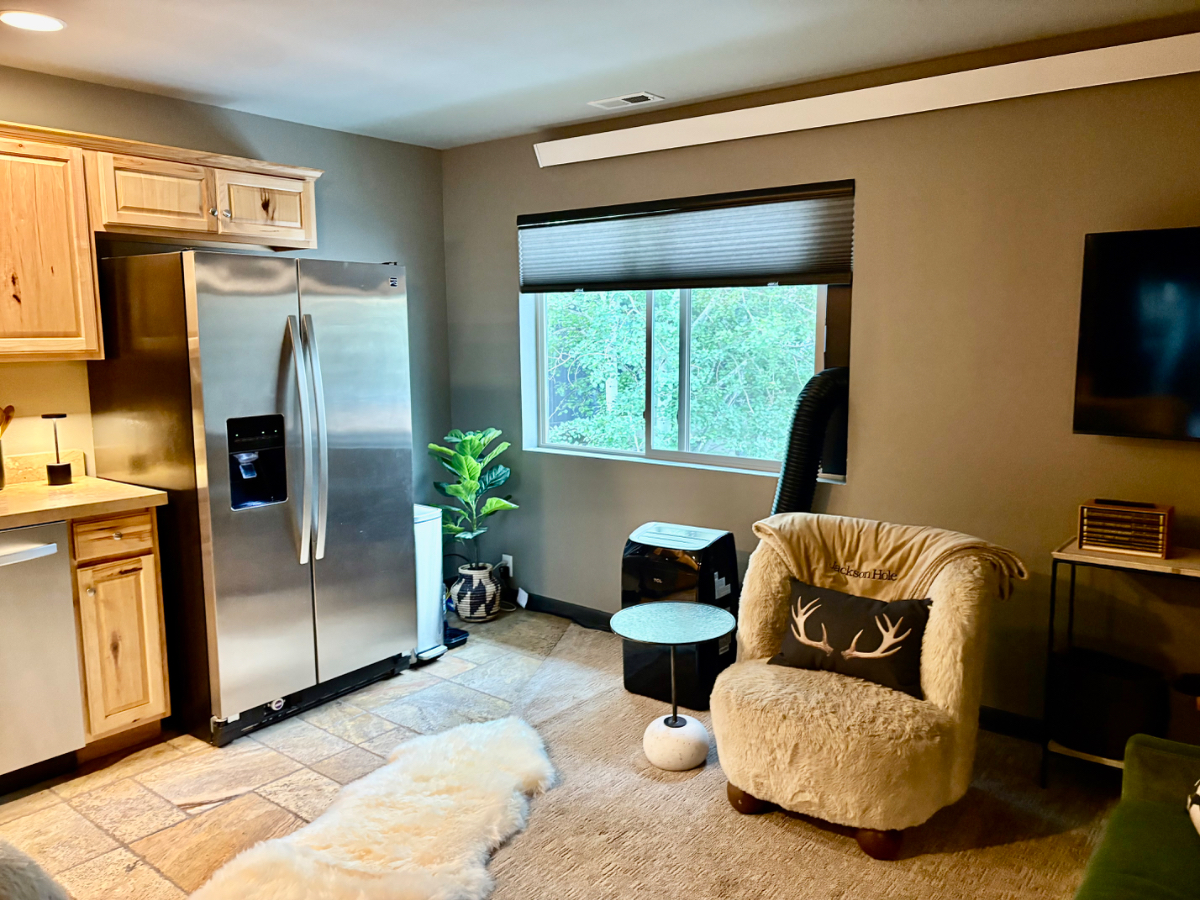 Quiet, One bedroom, Upper condo, Located in the Heart of Jackson Hole - Photo 4