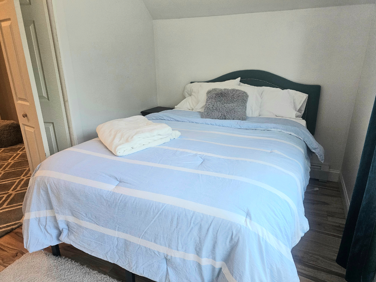 Cozy above garage studio apt. - Photo 10