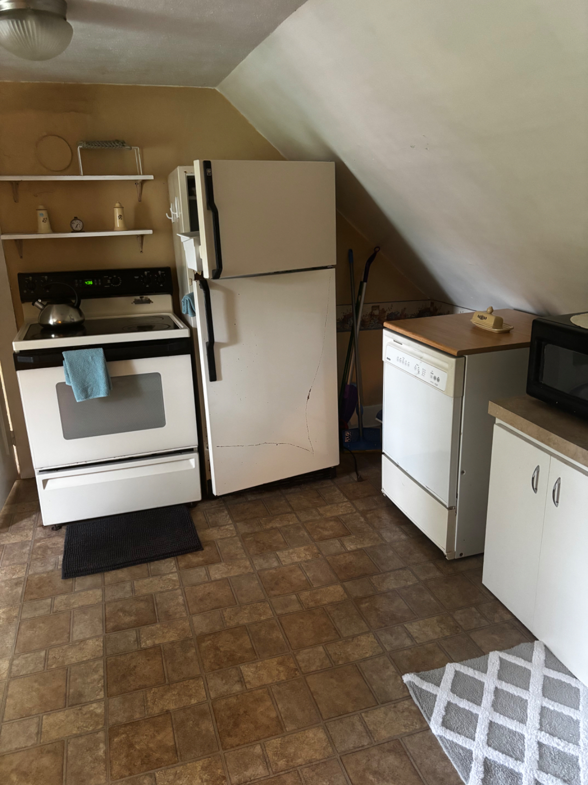 2 bedroom apt near downtown fully furnished - Photo 10