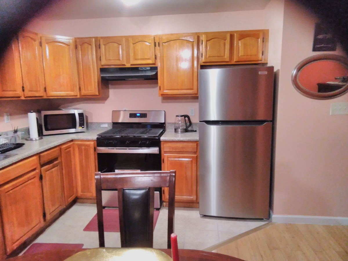 Gorgeous 1 bedroom with private bathroom close to o hospitals and public transportation - Photo 10