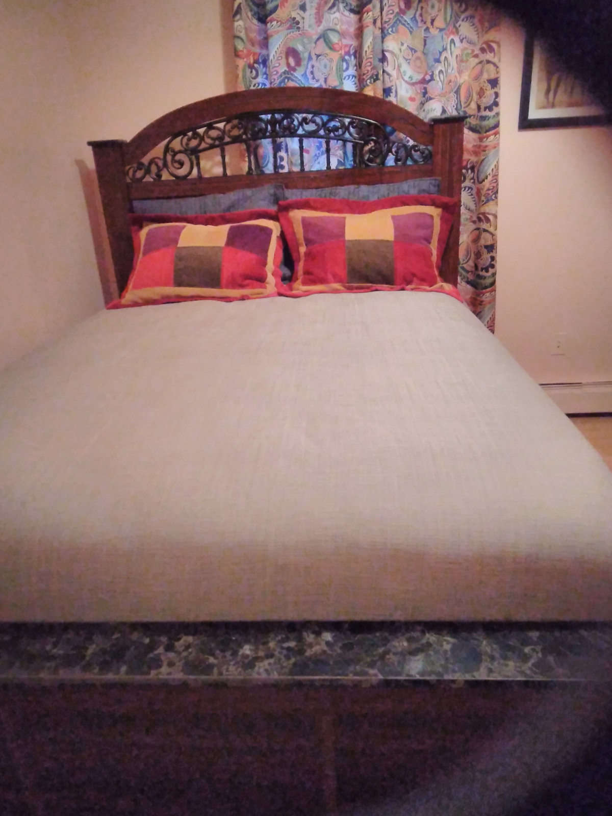 Gorgeous 1 bedroom with private bathroom close to o hospitals and public transportation - Photo 8