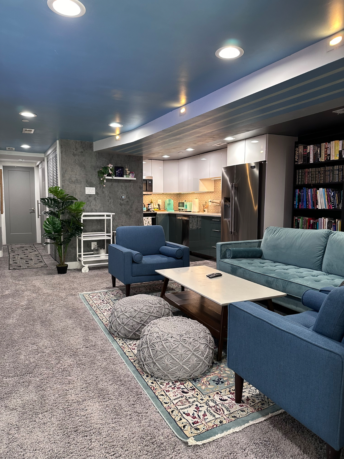Furnished Private Basement Suite , Ideal for Solo Professionals - Photo 12