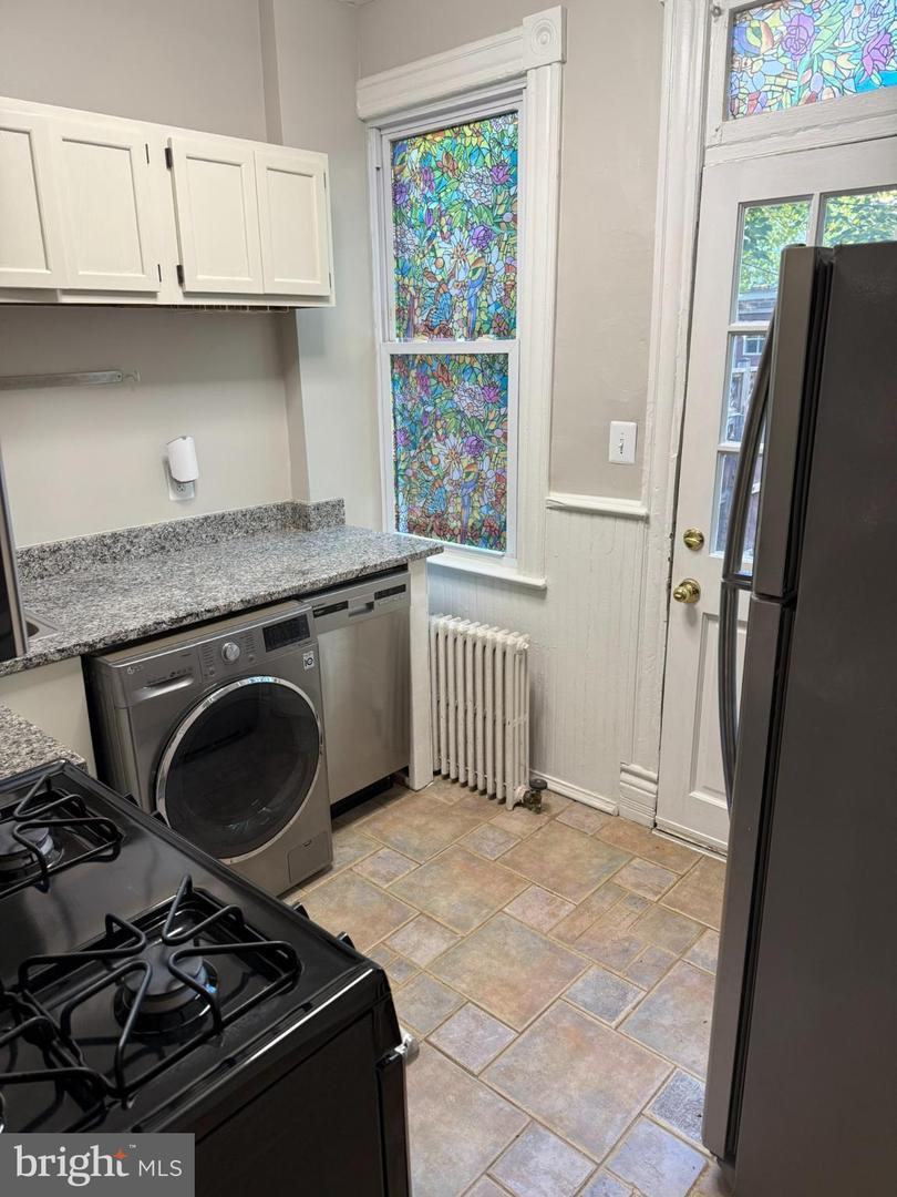 Live in the Heart of Capitol Hill - Photo 5