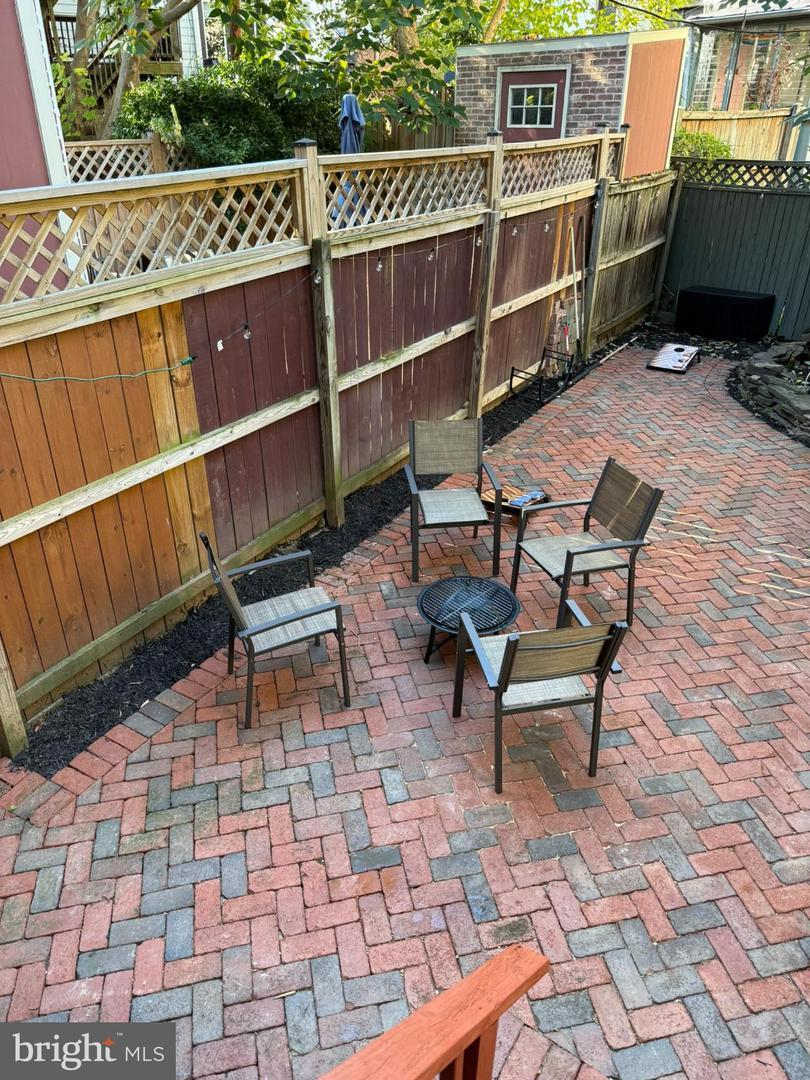 Live in the Heart of Capitol Hill - Photo 2