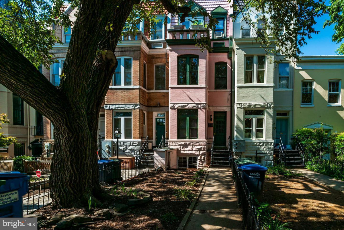 Live in the Heart of Capitol Hill - Photo 3