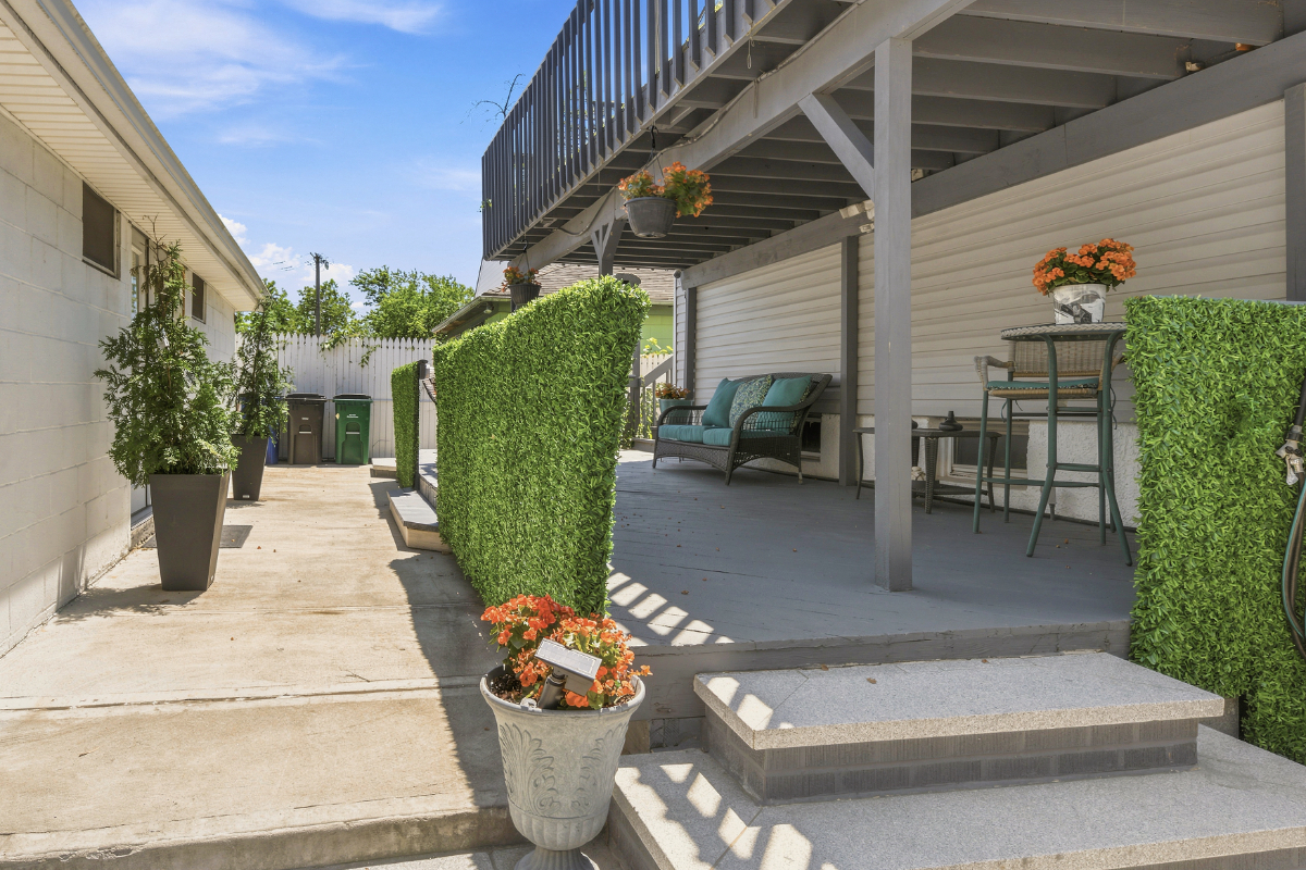 Luxury Loft Near JFK-Fully Furnished Executive Rental with Private Parking & Outdoor Oasis. - Photo 4