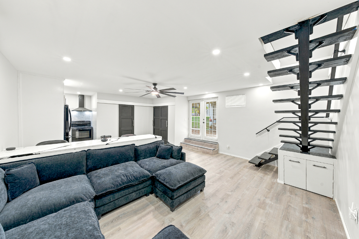 Luxury Loft Near JFK-Fully Furnished Executive Rental with Private Parking & Outdoor Oasis. - Photo 7
