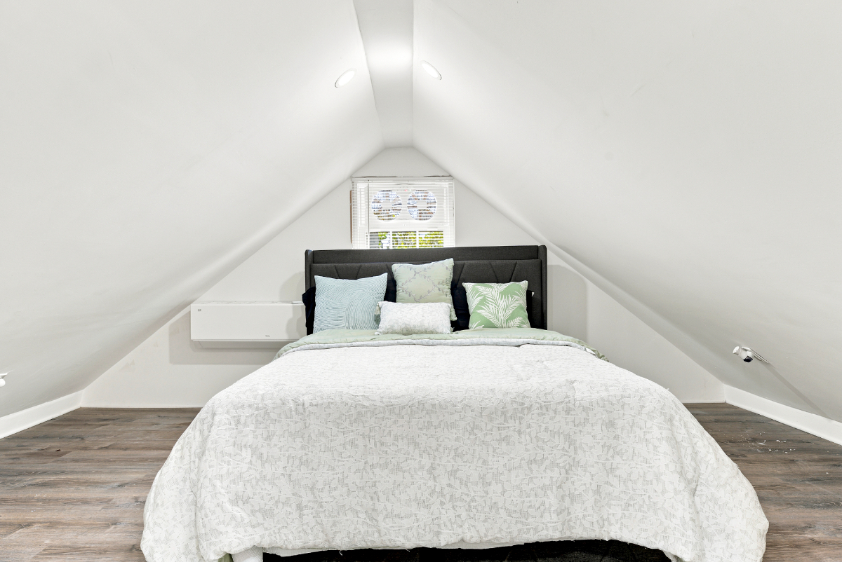 Luxury Loft Near JFK-Fully Furnished Executive Rental with Private Parking & Outdoor Oasis. - Photo 9