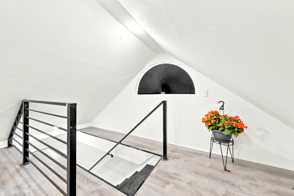 Luxury Loft Near JFK-Fully Furnished Executive Rental with Private Parking & Outdoor Oasis. - Photo 10