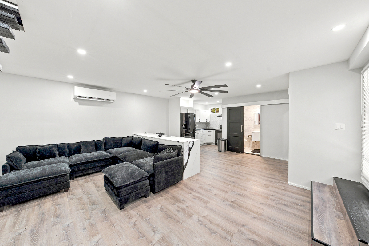 Luxury Loft Near JFK-Fully Furnished Executive Rental with Private Parking & Outdoor Oasis. - Photo 11