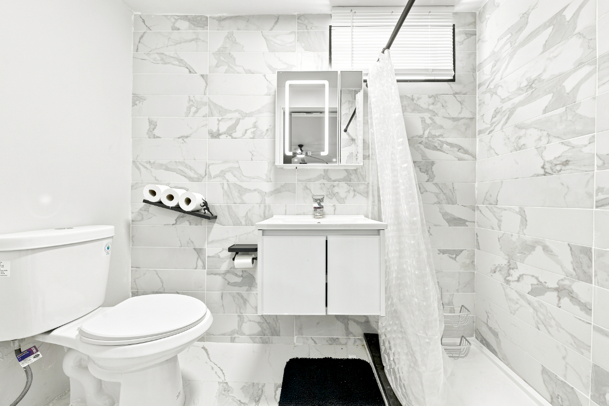 Luxury Loft Near JFK-Fully Furnished Executive Rental with Private Parking & Outdoor Oasis. - Photo 12