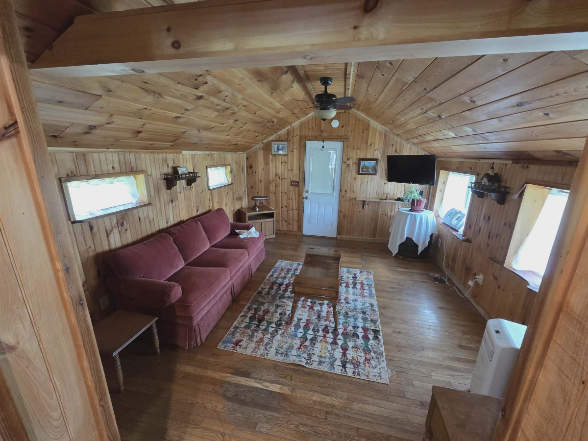 Quiet and cozy with the right amount of privacy with amenities close by - Photo 3
