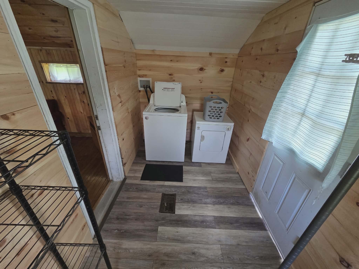 Quiet and cozy with the right amount of privacy with amenities close by - Photo 4
