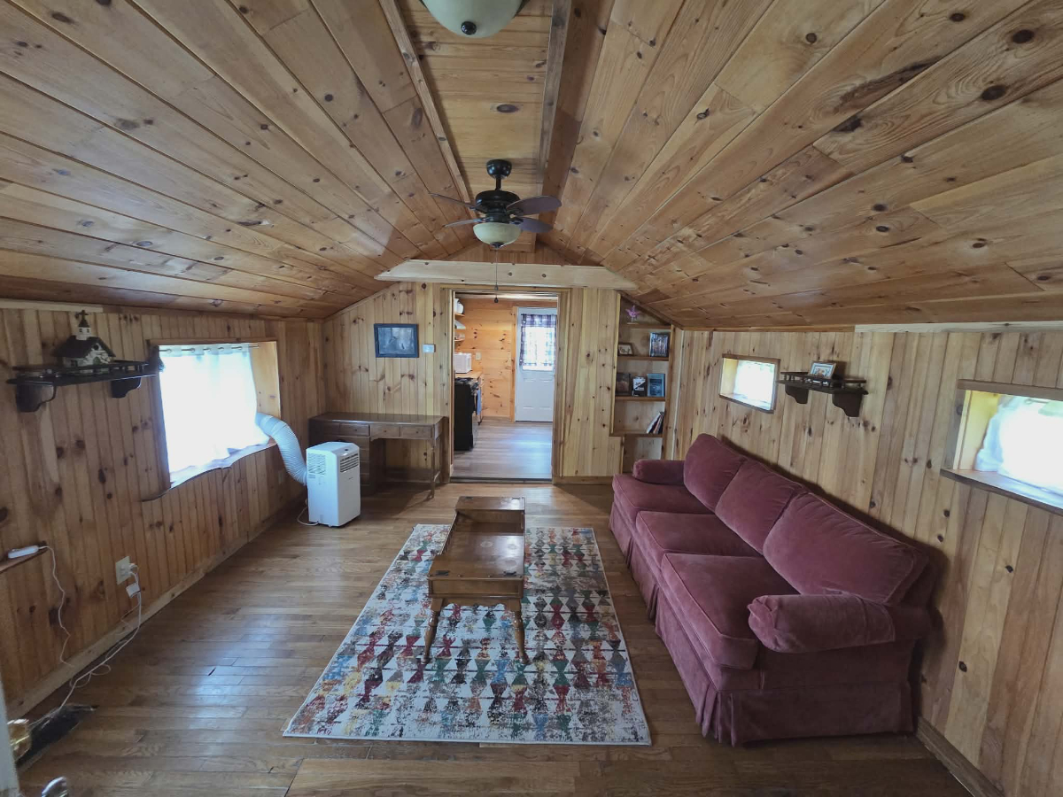 Quiet and cozy with the right amount of privacy with amenities close by - Photo 5